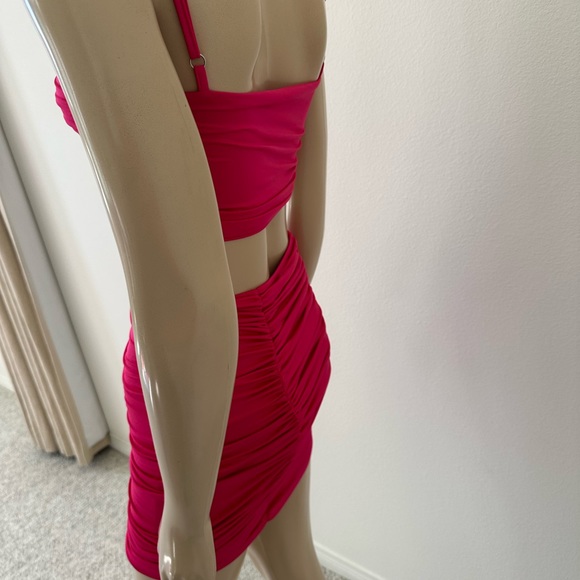 Check the video top skirt set used - Picture 6 of 7